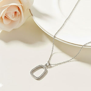 Amorile thin silver pendant