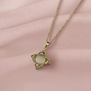 Wonder Flora Golden Pendant