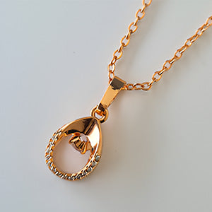 Oval muse Pendant with Chain