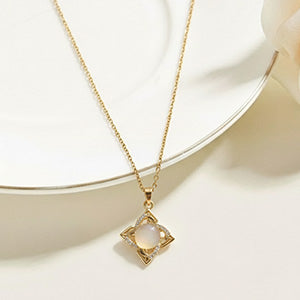 Wonder Flora Golden Pendant